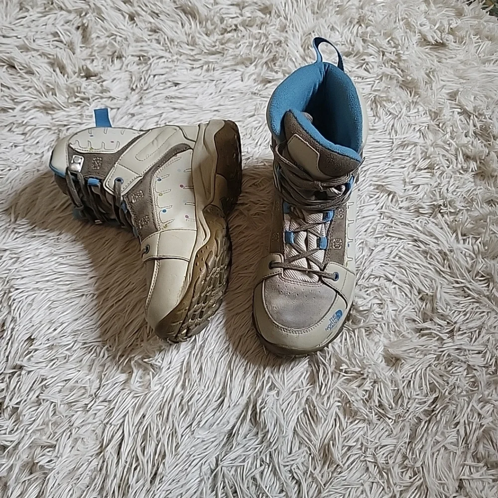 The North Face Girl's Hiking Walking Trail Outdoors Boots Shoes - 3. MSRP $85 ✨️